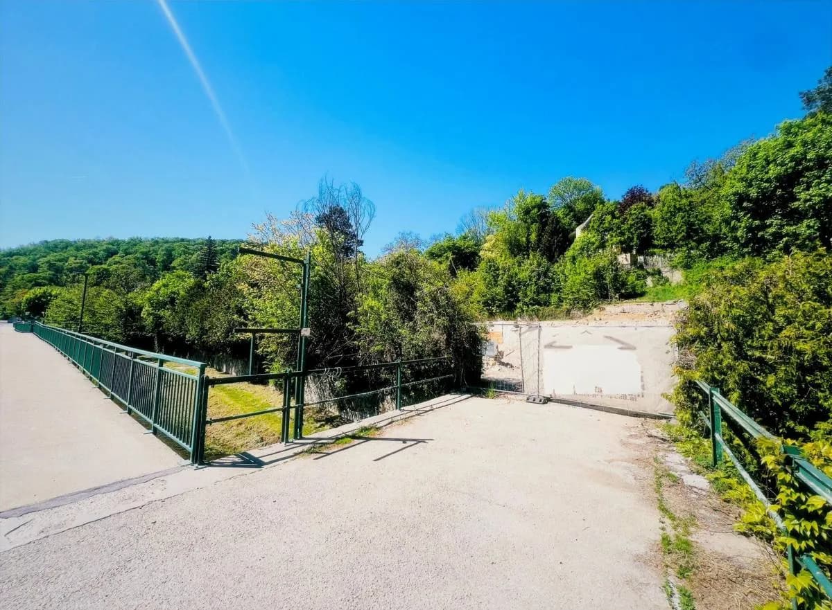 Grundstück kaufen in Mödling – 2 076 m², € 2.500.000