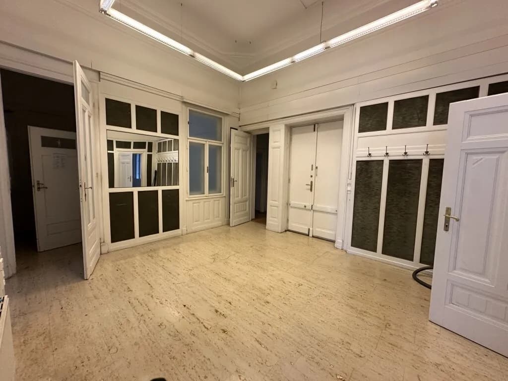 10-Zimmer-Gewerbeimmobilie mieten in Wien – 303 m², € 8.269