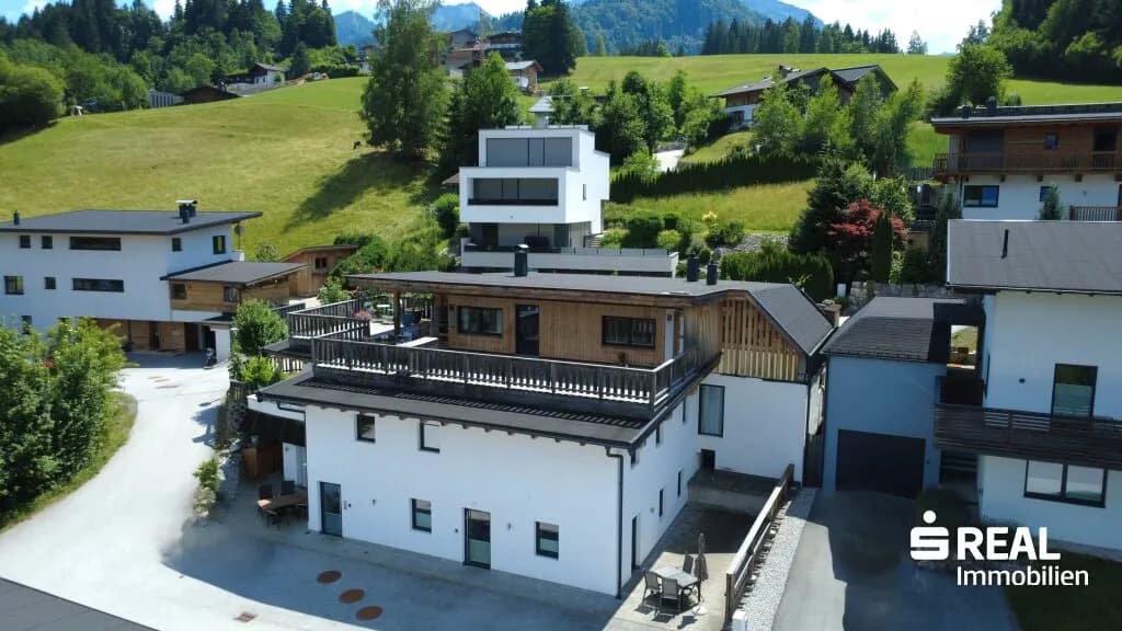 12-Zimmer-Gewerbeimmobilie kaufen in Kitzbühel – 301 m², € 1.590.000 – Bild 2 von 20