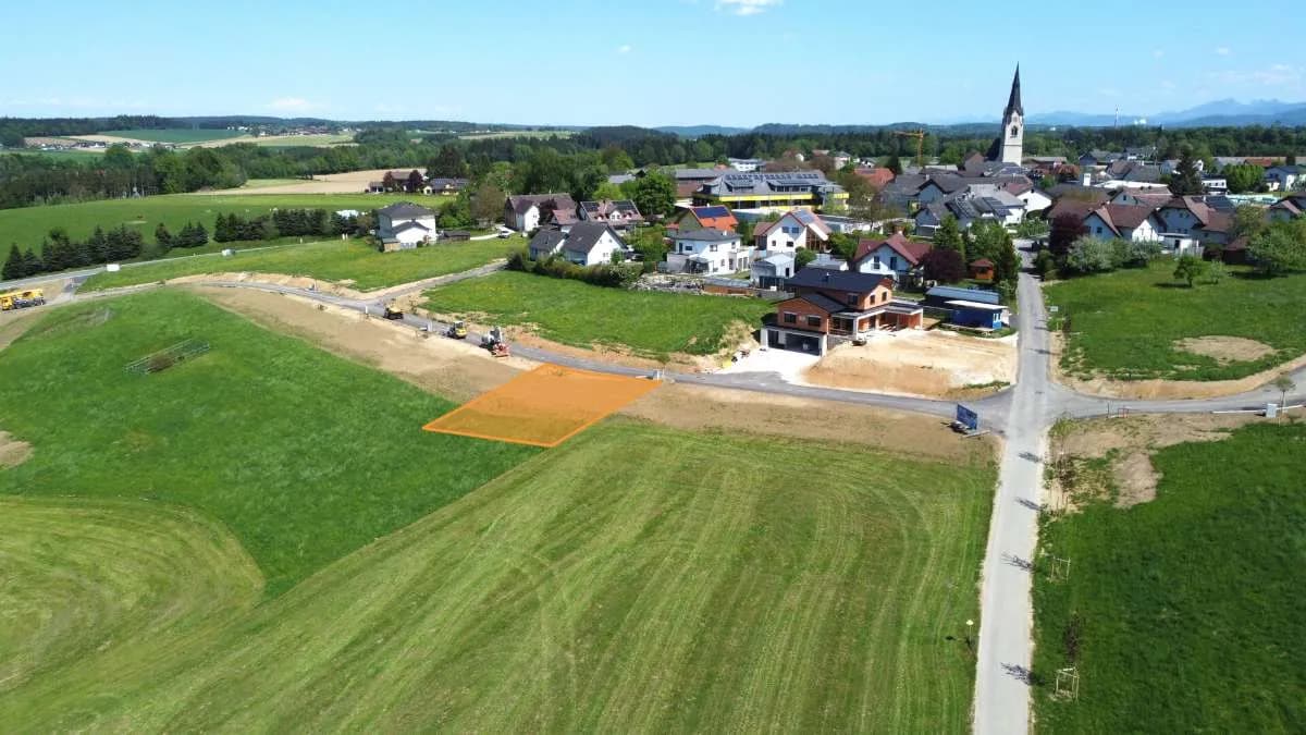 Grundstück kaufen in Vöcklabruck – 796 m², € 183.000