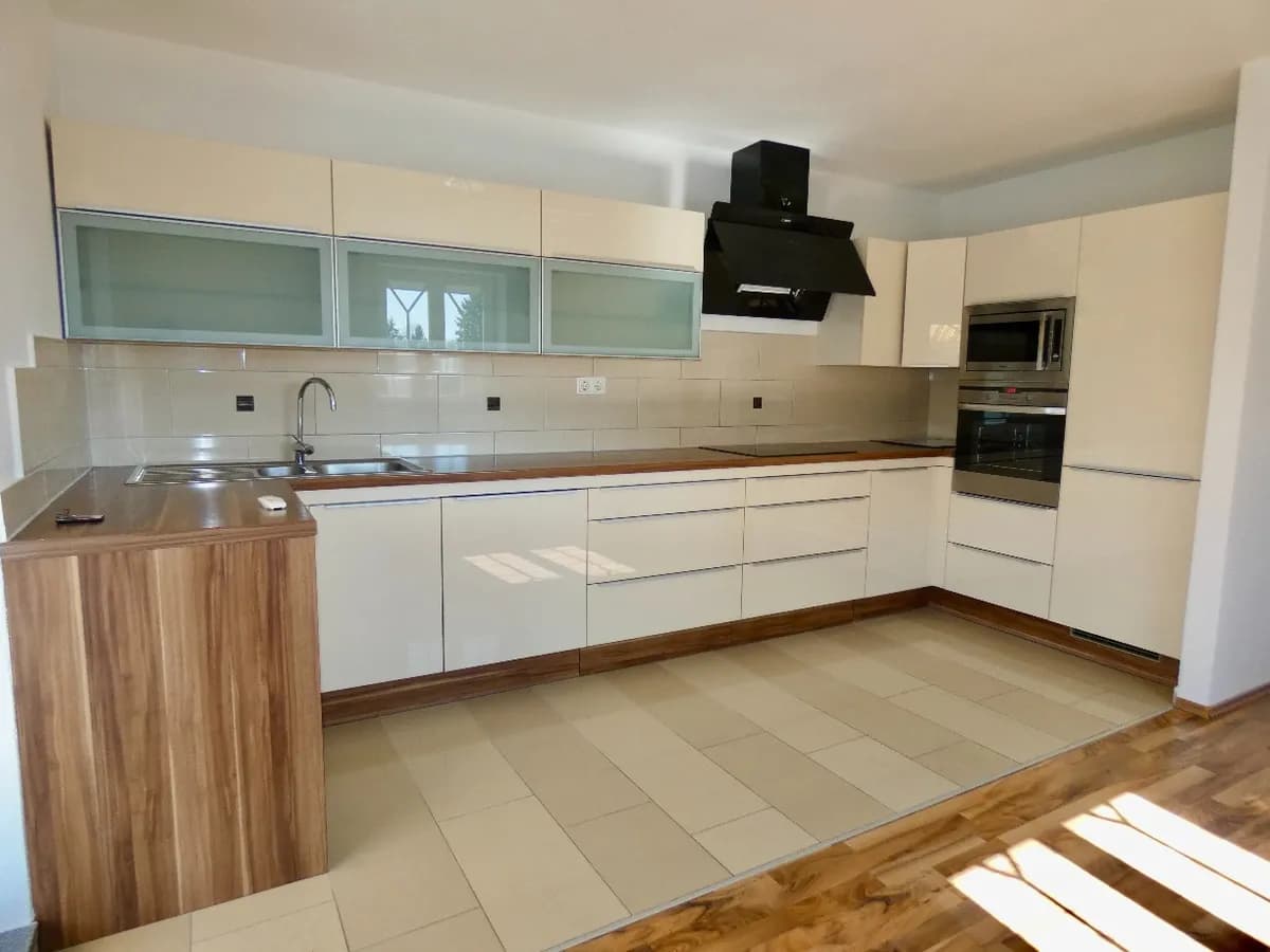 4-Zimmer-Wohnung mieten in Braunau am Inn – 150 m², € 1.450