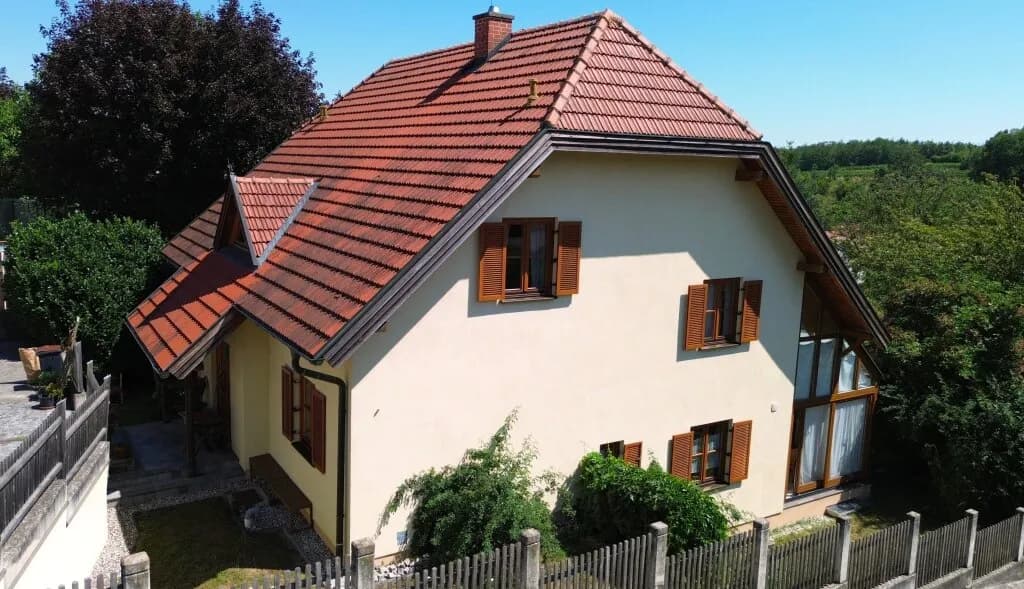 Haus kaufen in Krems Land – 1 927 m², € 499.000