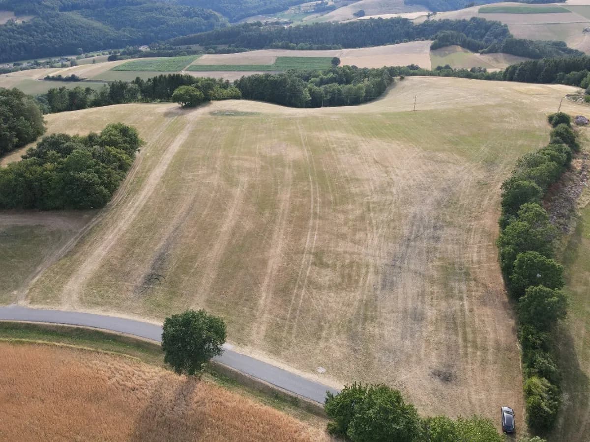 Grundstück kaufen in Wiener Neustadt Land – 60 000 m², € 495.000