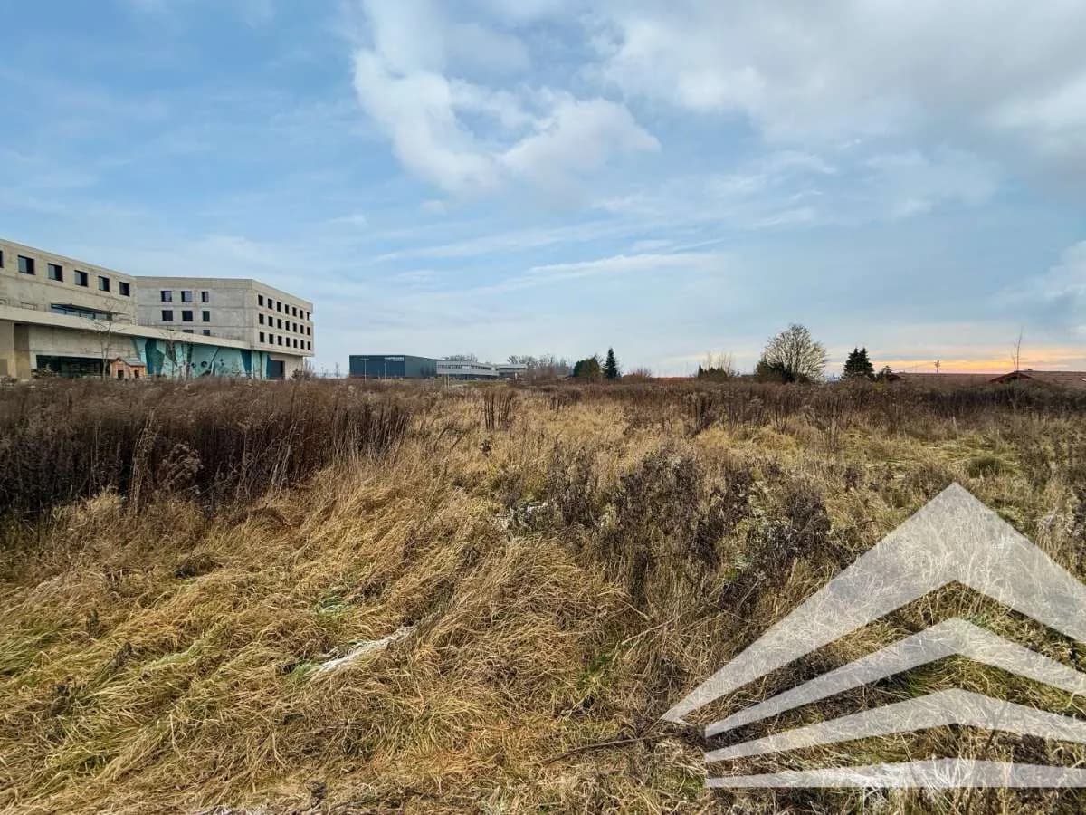 Grundstück kaufen in Linz Land – 9 127 m², € 3.200.000