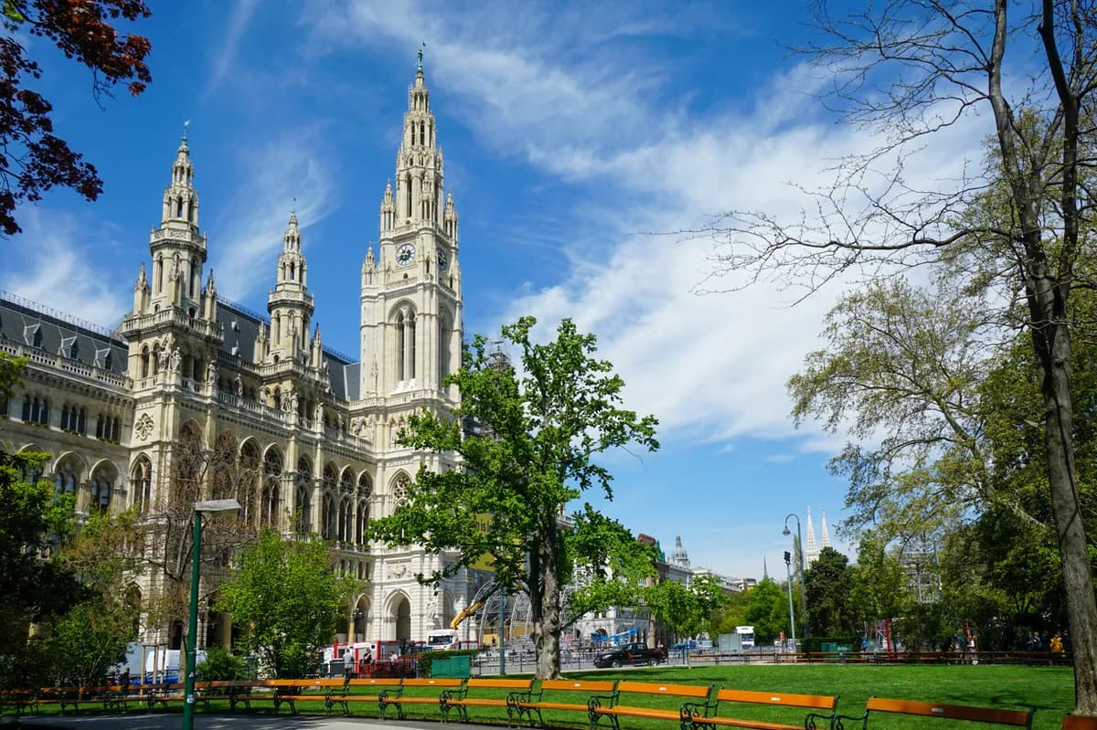 7-Zimmer-Wohnung mieten in Wien – 300 m², € 9.050 – Bild 1 von 9
