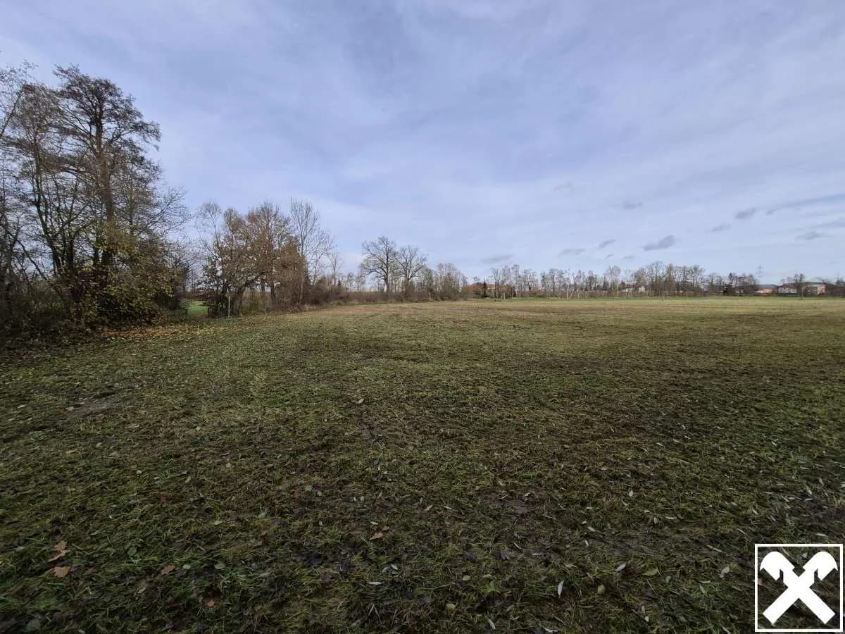 Grundstück kaufen in Braunau am Inn – 9 192 m², € 120.000
