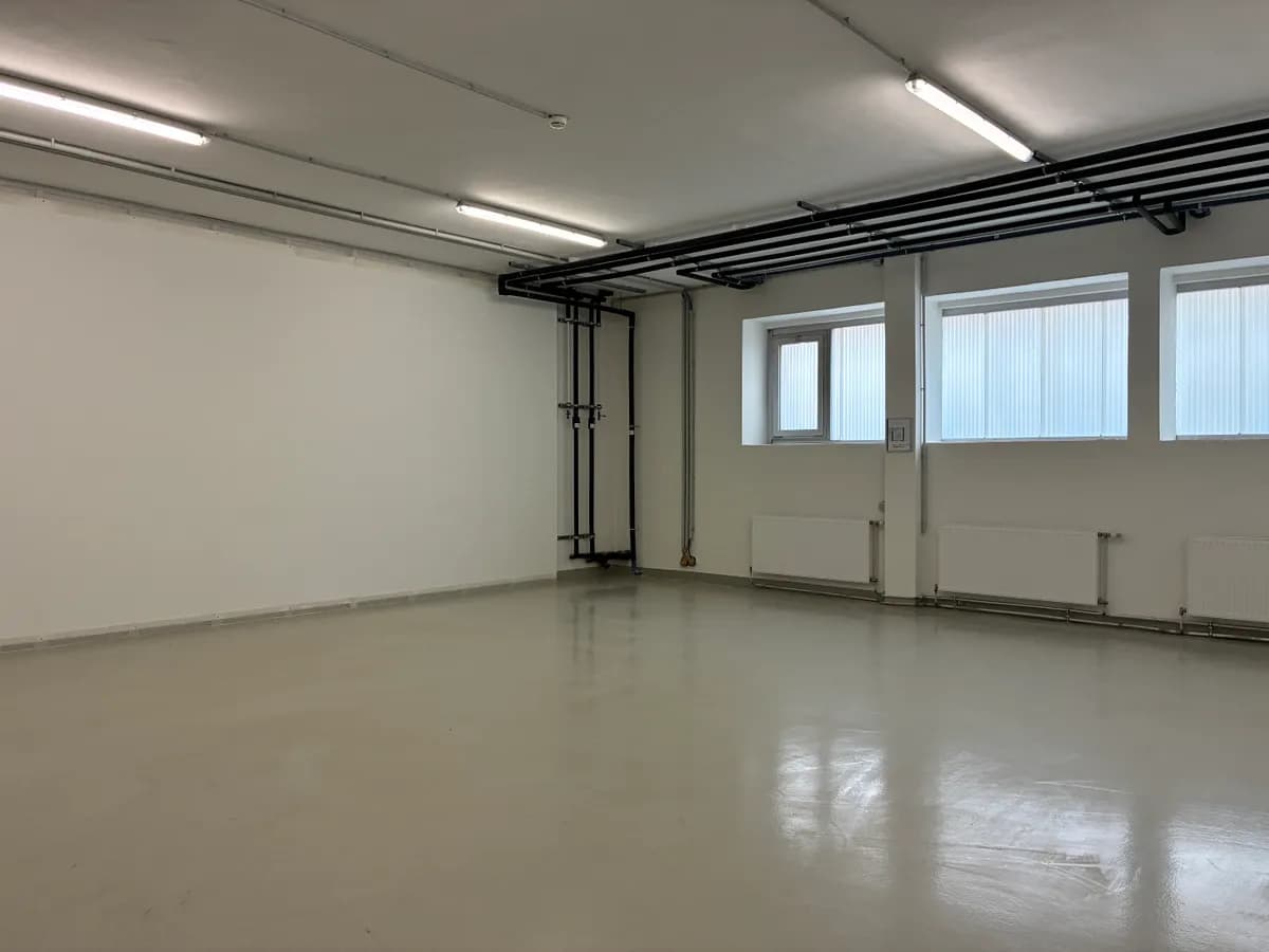 Gewerbeimmobilie mieten in Linz Land – 65 m², € 455