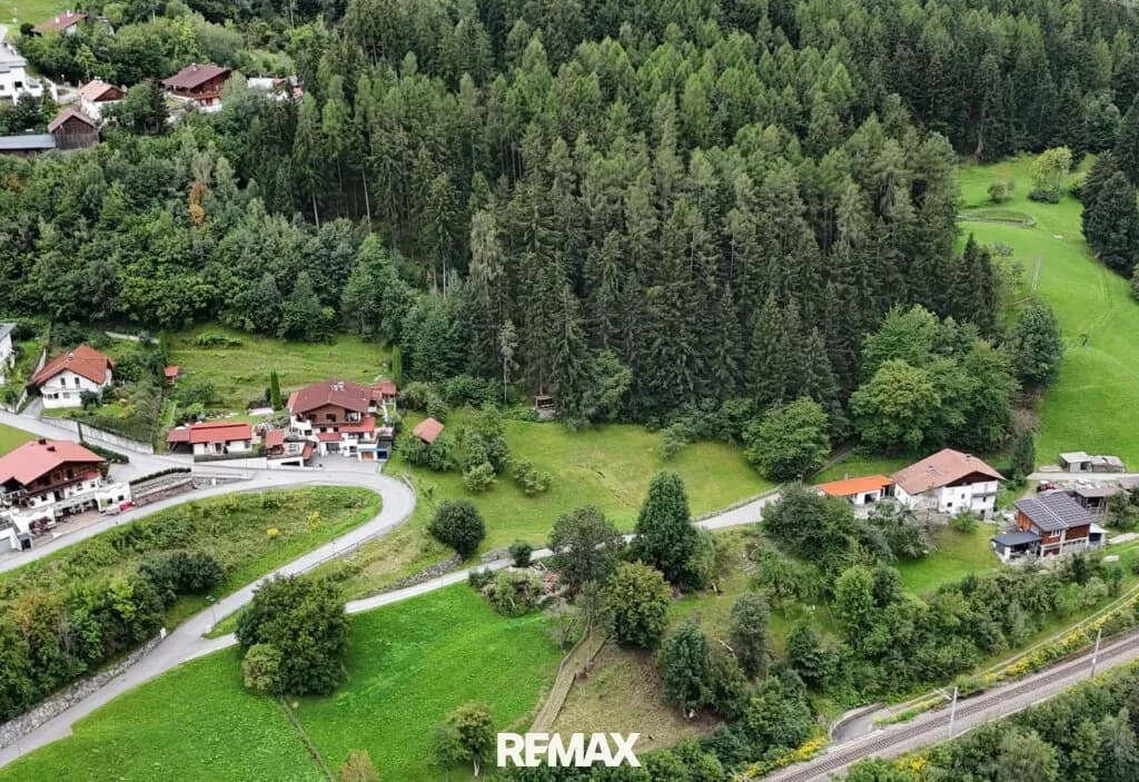 Grundstück kaufen in Landeck – 1 700 m², € 469.000