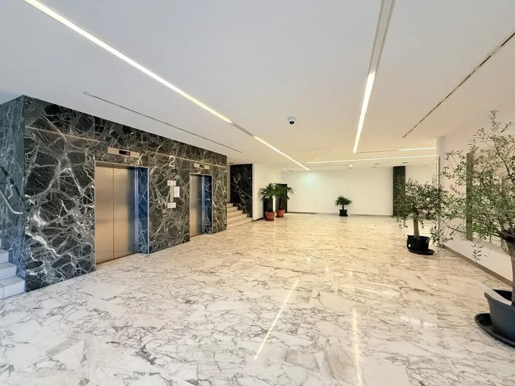 Gewerbeimmobilie mieten in Wien – 1 289 m², € 20.980