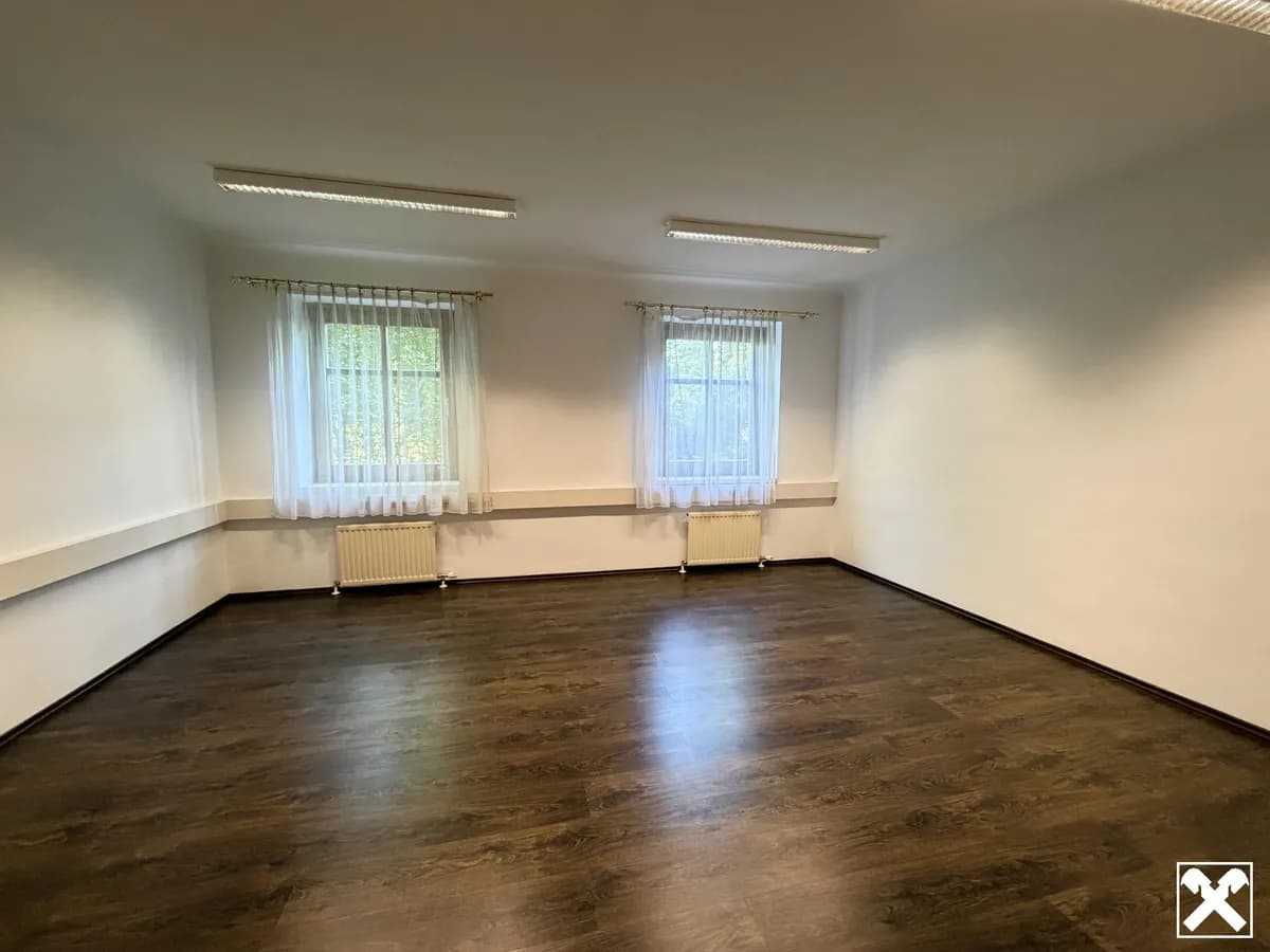 6-Zimmer-Gewerbeimmobilie mieten in Baden – 140 m², € 1.985