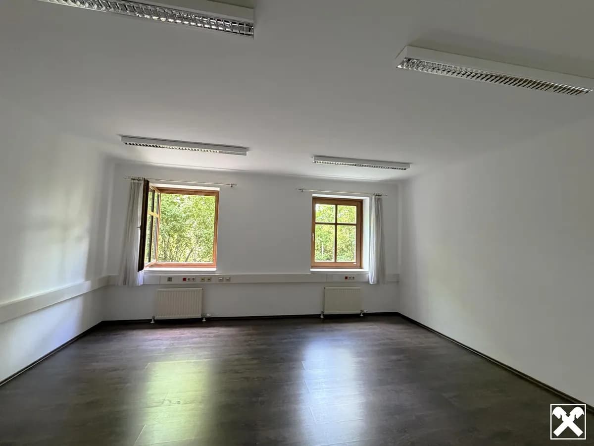 6-Zimmer-Gewerbeimmobilie mieten in Baden – 140 m², € 1.985 – Bild 2 von 10