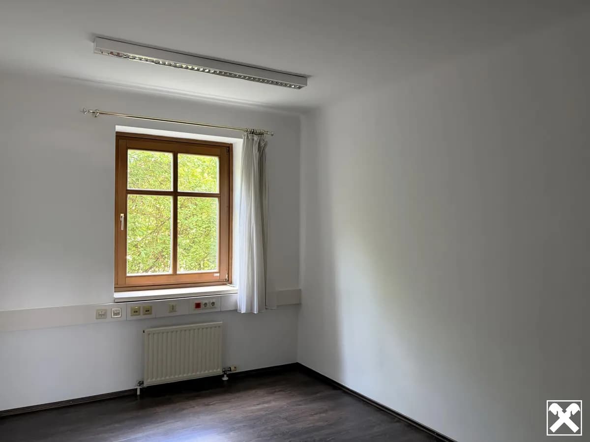 6-Zimmer-Gewerbeimmobilie mieten in Baden – 140 m², € 1.985 – Bild 3 von 10