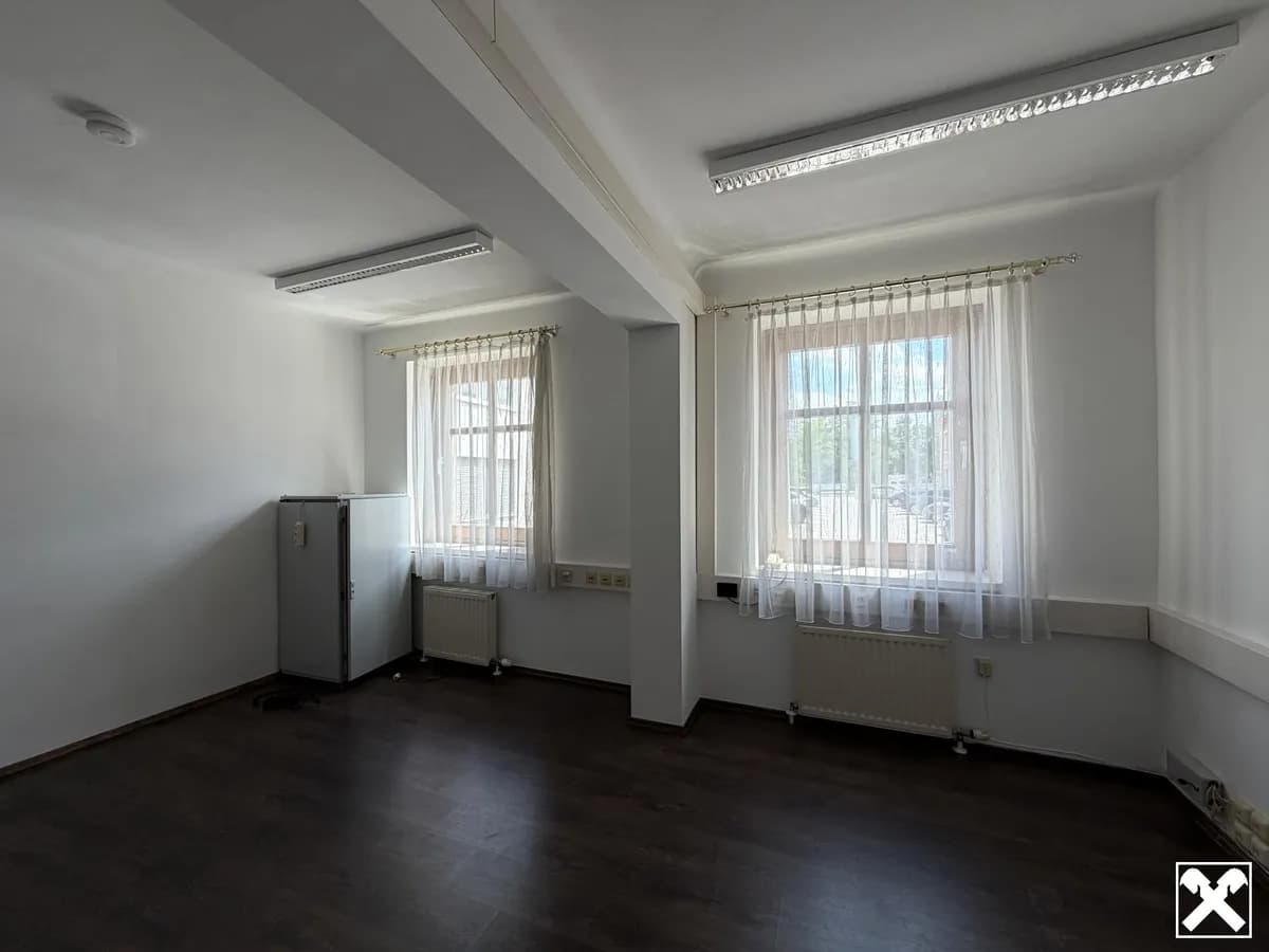 6-Zimmer-Gewerbeimmobilie mieten in Baden – 140 m², € 1.985 – Bild 5 von 10