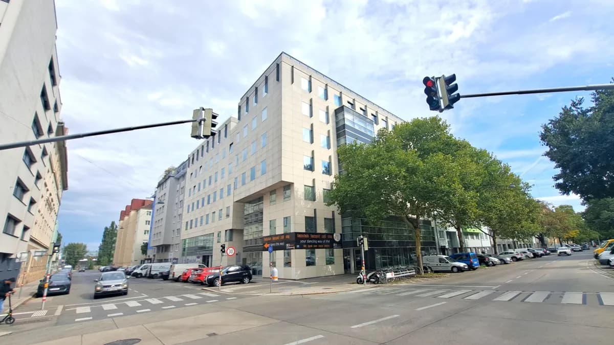 Gewerbeimmobilie mieten in Wien – 350 m², € 6.222