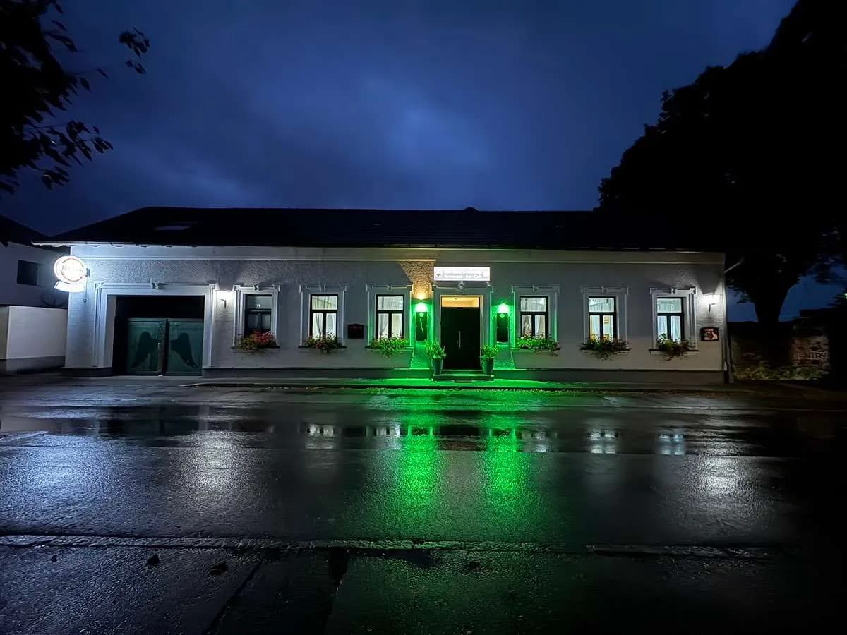 Gewerbeimmobilie mieten in Melk – 300 m², € 123