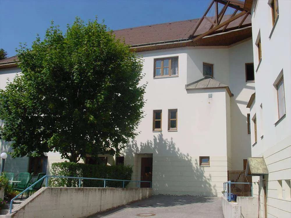 3-Zimmer-Wohnung mieten in Neunkirchen – 72 m², € 628 – Bild 1 von 2