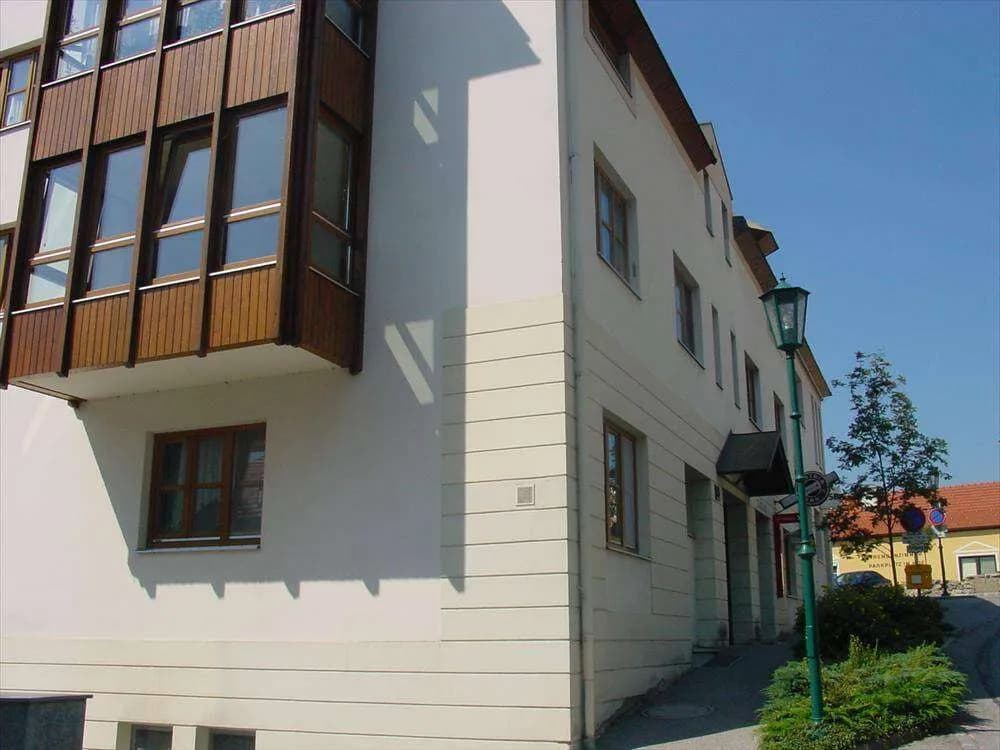 3-Zimmer-Wohnung mieten in Neunkirchen – 72 m², € 628 – Bild 2 von 2