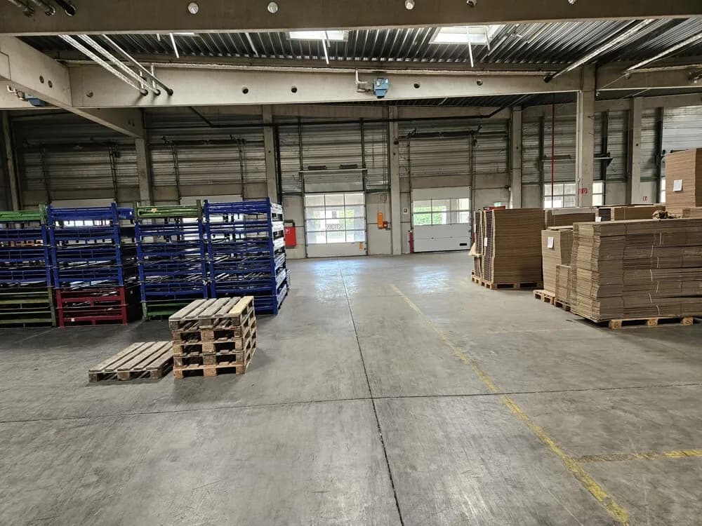 Gewerbeimmobilie mieten in Graz – 2 400 m², € 7 – Bild 1 von 5
