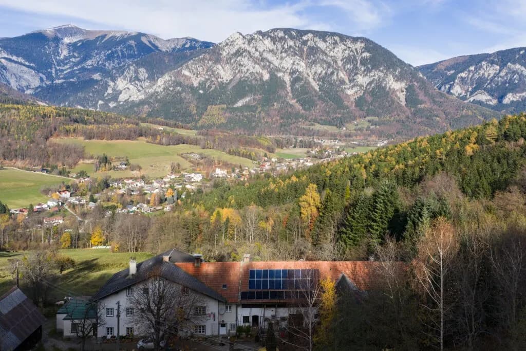 Grundstück kaufen in Neunkirchen – 220 m², € 970.000