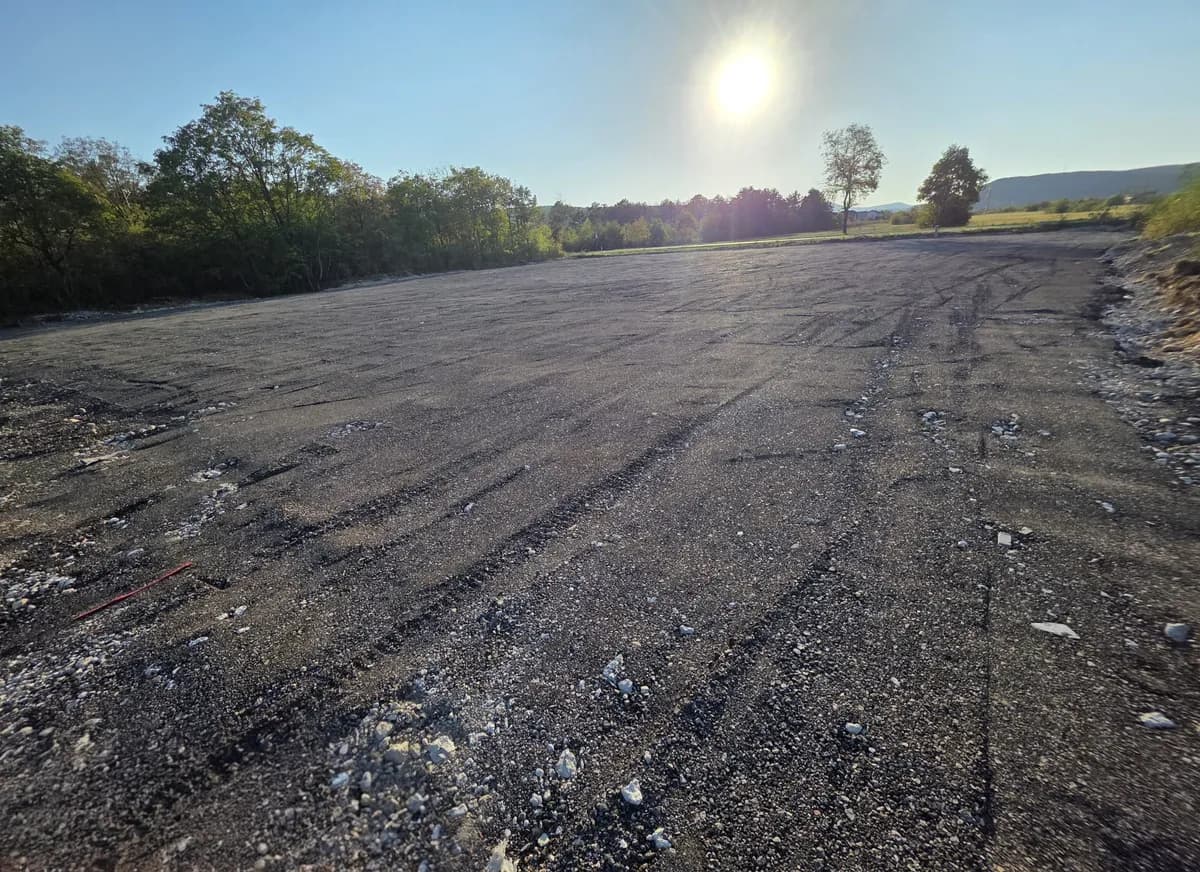 Immobilie mieten in Wiener Neustadt Land – 2 100 m², € 1 – Bild 3 von 7