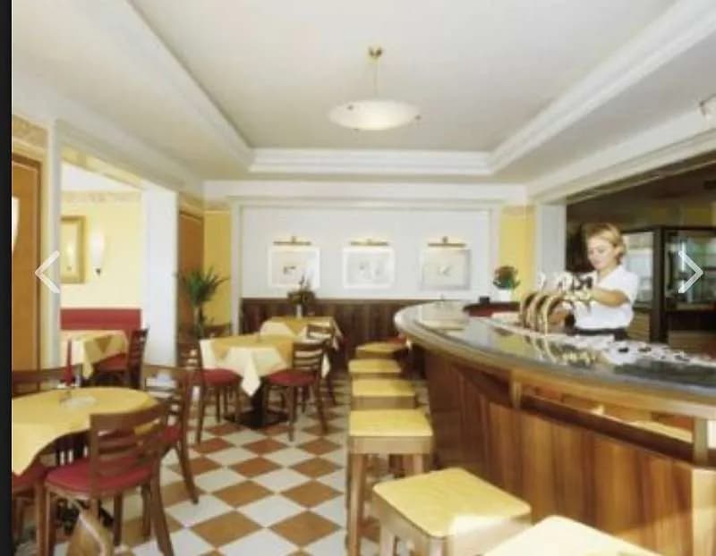 15-Zimmer-Gewerbeimmobilie mieten in Ried im Innkreis – 300 m², € 2.500 – Bild 3 von 6