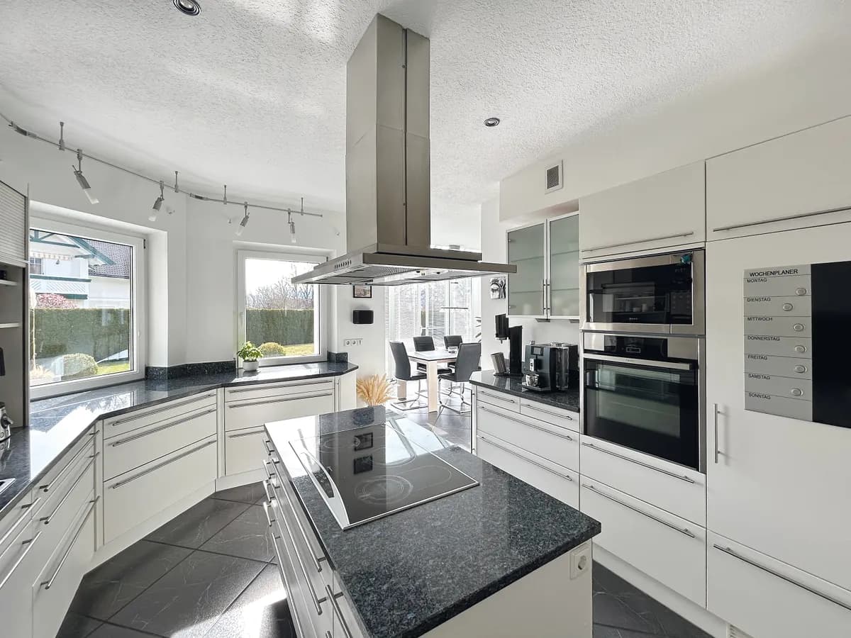 6-Zimmer-Haus kaufen in Vöcklabruck – 202 m², € 1.290.000 – Bild 2 von 7