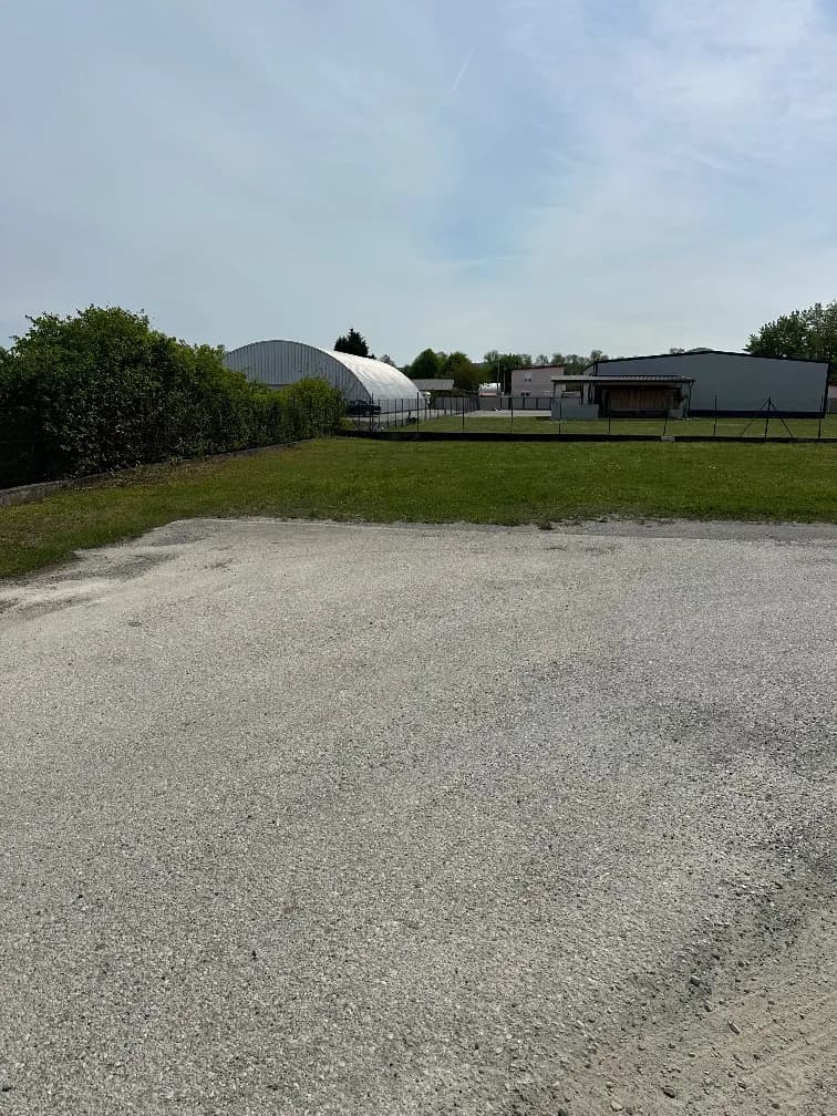 Immobilie mieten in Baden – 2 000 m² – Bild 2 von 3