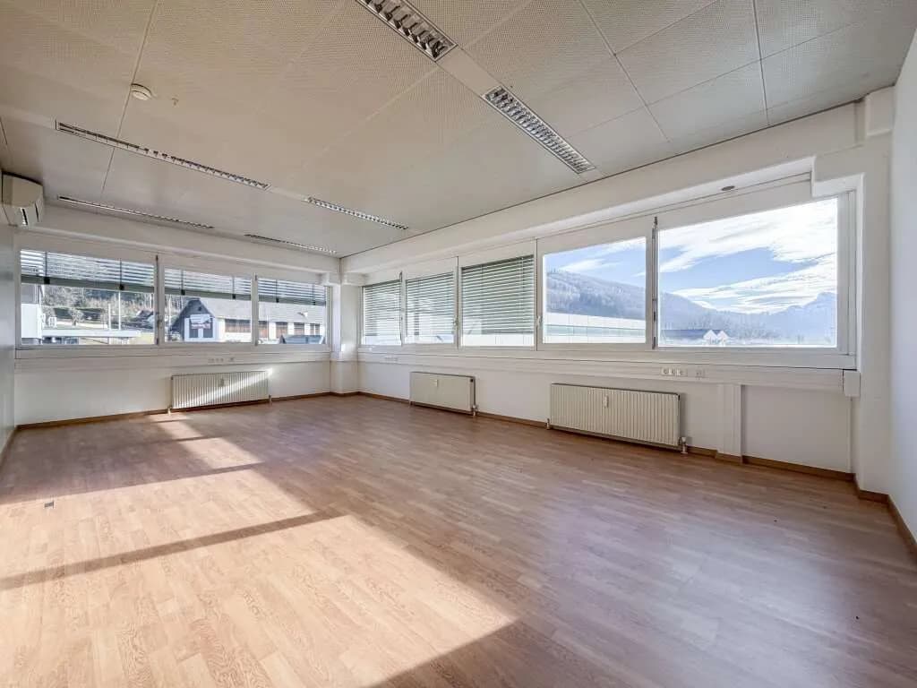 Gewerbeimmobilie mieten in Salzburg-Umgebung – 197 m², € 1.892 – Bild 1 von 8