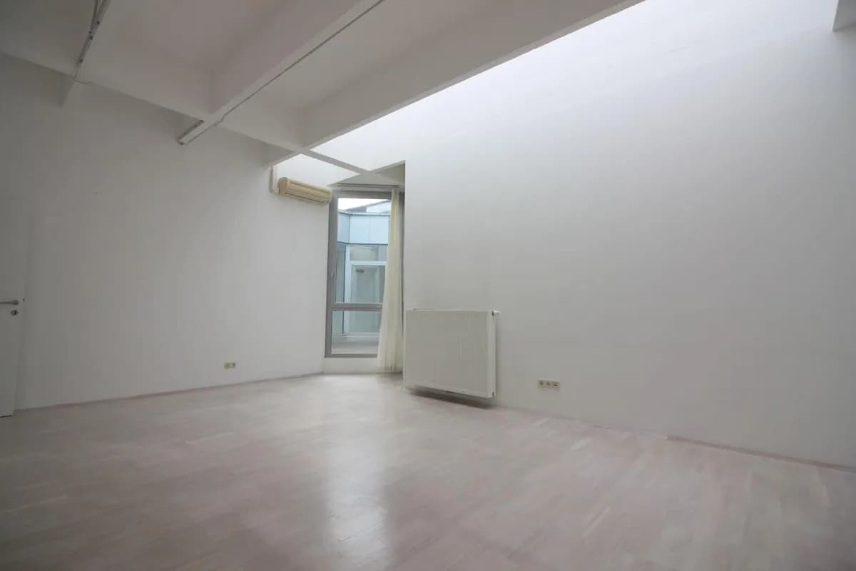 7-Zimmer-Gewerbeimmobilie mieten in Graz – 350 m², € 2.500 – Bild 4 von 9