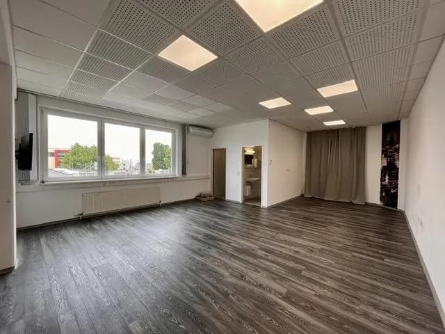 Gewerbeimmobilie mieten in Linz Land – 77 m², € 819