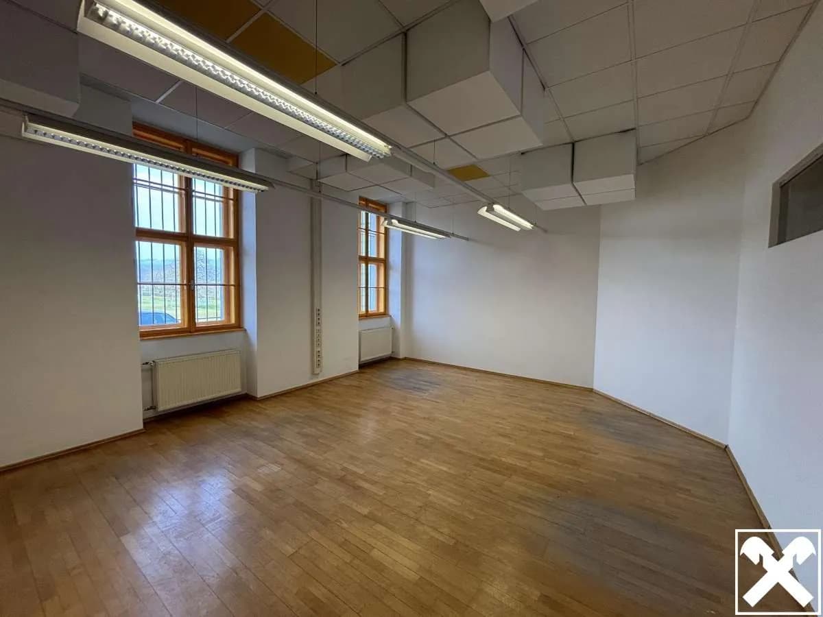 4-Zimmer-Gewerbeimmobilie mieten in Linz – 175 m², € 2.306 – Bild 2 von 12