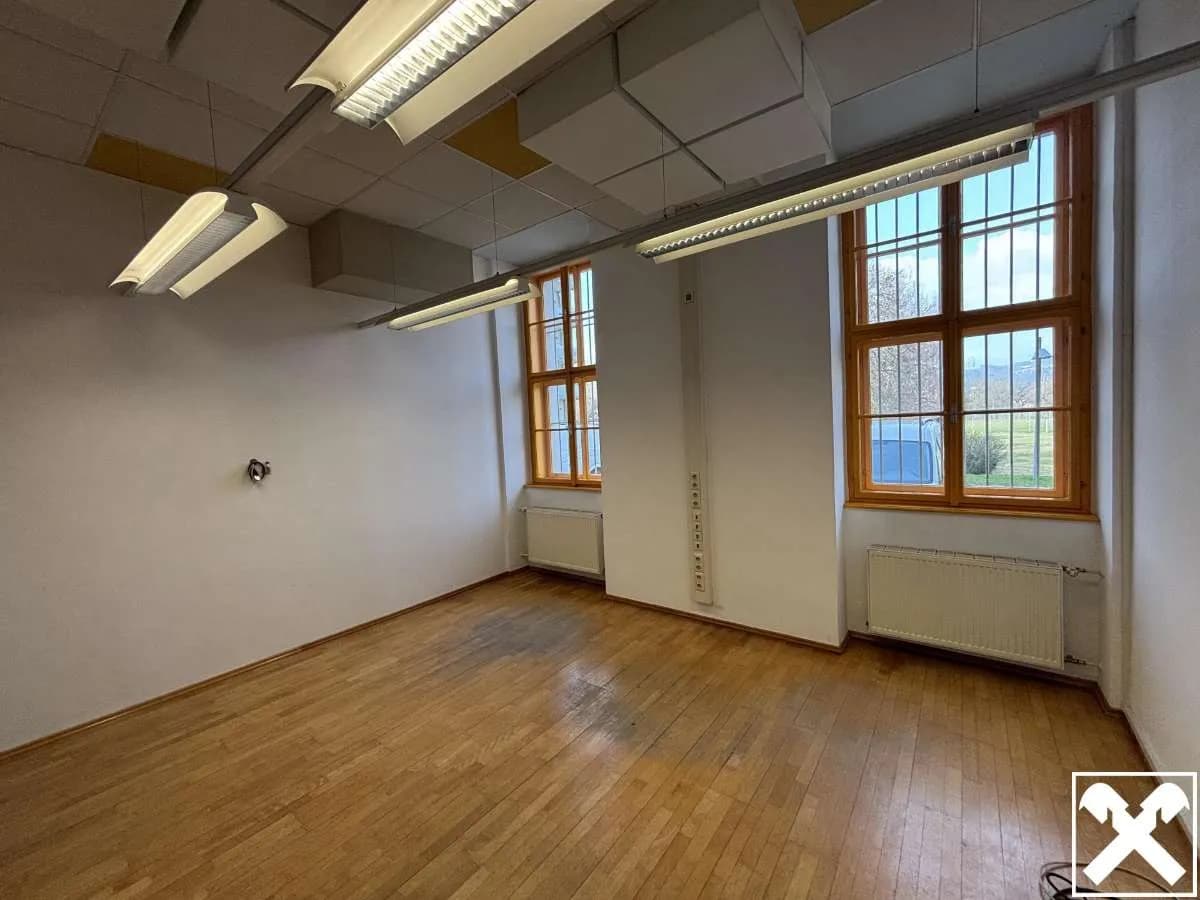 4-Zimmer-Gewerbeimmobilie mieten in Linz – 175 m², € 2.306 – Bild 3 von 12
