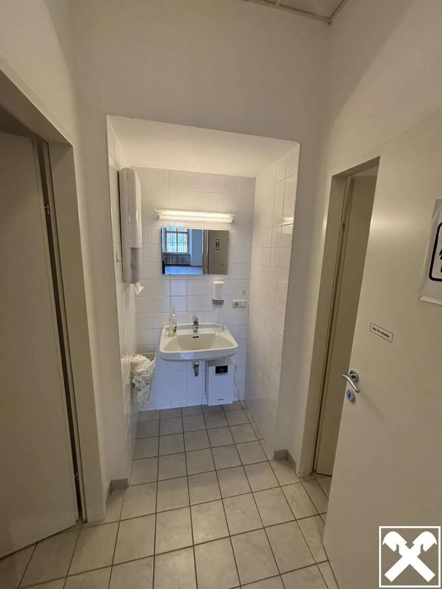 4-Zimmer-Gewerbeimmobilie mieten in Linz – 175 m², € 2.306 – Bild 8 von 12