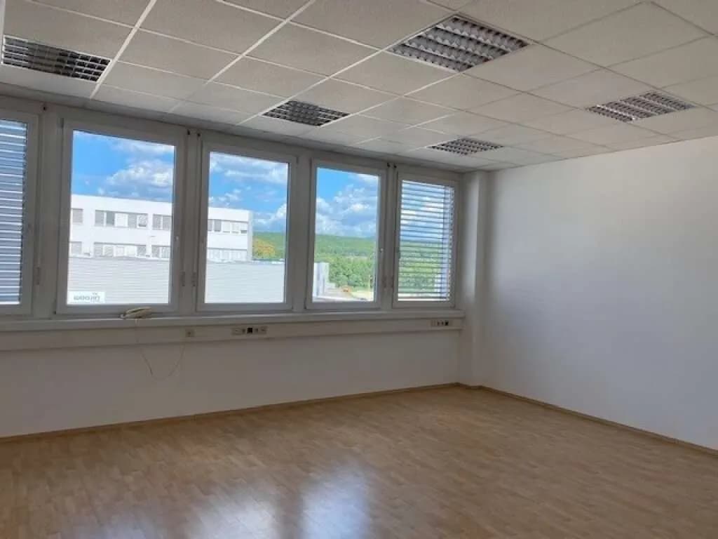 1-Zimmer-Gewerbeimmobilie mieten in Baden – 40 m², € 453 – Bild 3 von 5