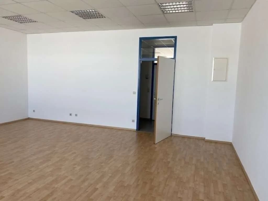 1-Zimmer-Gewerbeimmobilie mieten in Baden – 40 m², € 453 – Bild 4 von 5