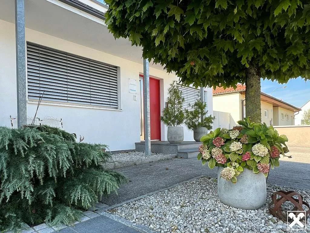 5-Zimmer-Gewerbeimmobilie mieten in Amstetten – 125 m², € 1.441