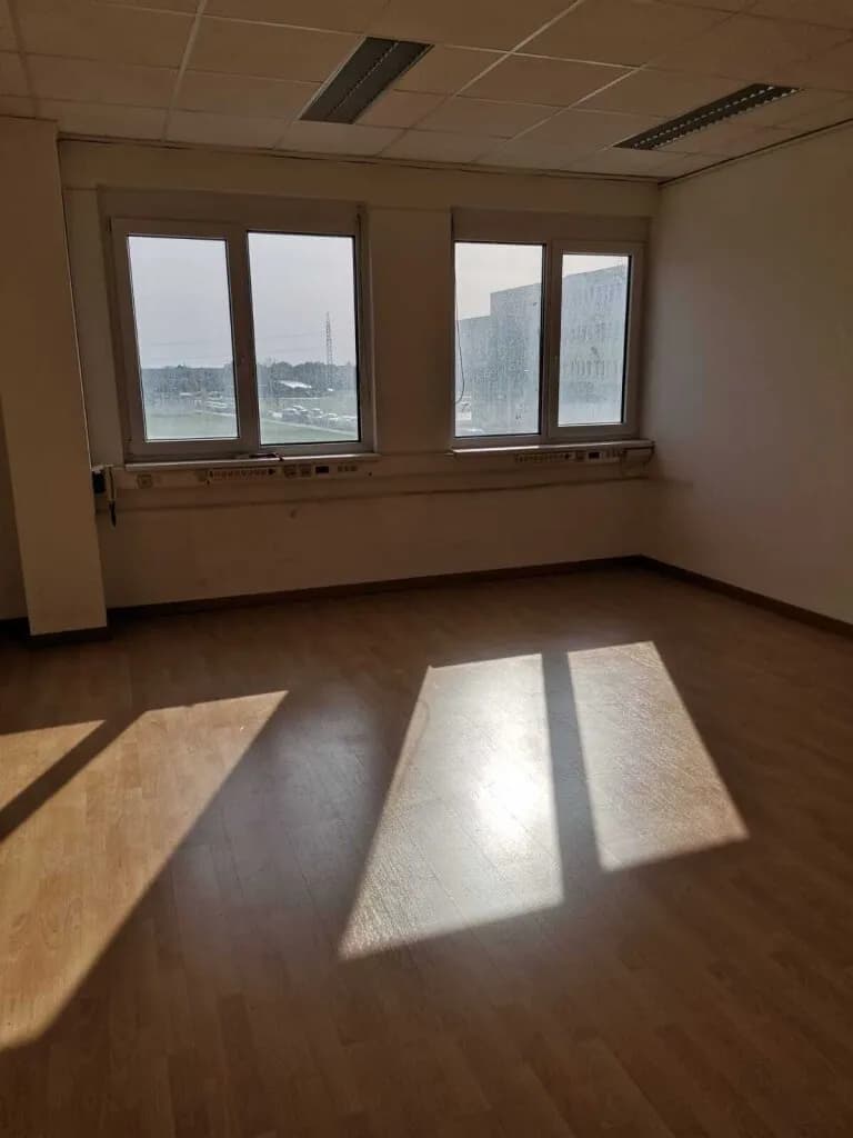 1-Zimmer-Gewerbeimmobilie mieten in Baden – 24 m², € 264 – Bild 2 von 4