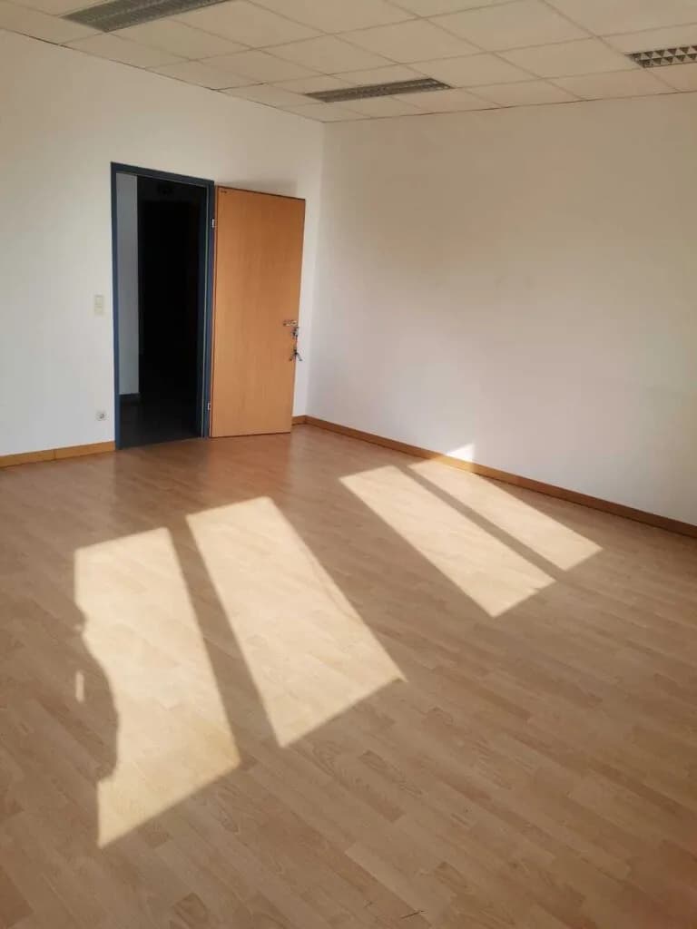 1-Zimmer-Gewerbeimmobilie mieten in Baden – 24 m², € 264 – Bild 3 von 4