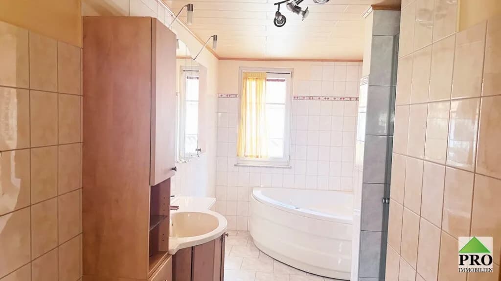 6-Zimmer-Immobilie kaufen in Horn – 301 m², € 219.000 – Bild 9 von 28
