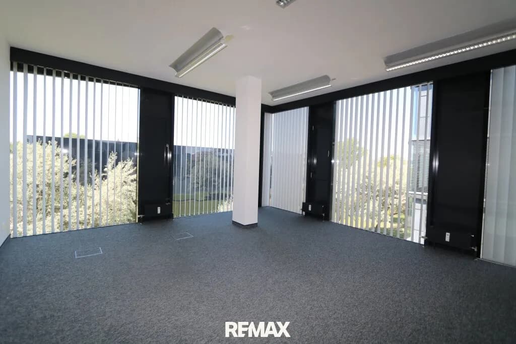 13-Zimmer-Gewerbeimmobilie mieten in Wels – 476 m², € 7.132 – Bild 2 von 11