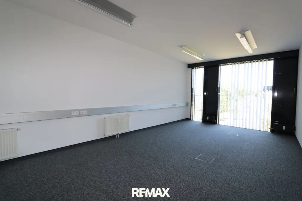 13-Zimmer-Gewerbeimmobilie mieten in Wels – 476 m², € 7.132 – Bild 8 von 11