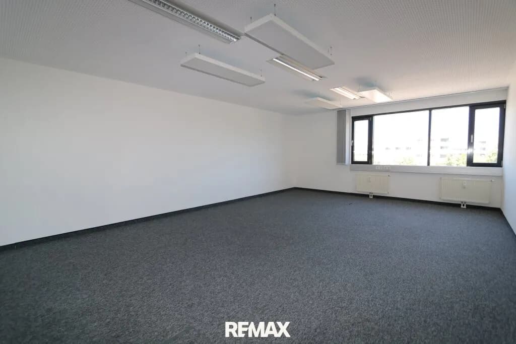 13-Zimmer-Gewerbeimmobilie mieten in Wels – 476 m², € 7.132 – Bild 9 von 11
