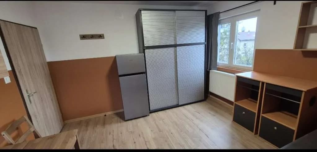 10-Zimmer-Wohnung mieten in Wien – 15 m², € 600 – Bild 2 von 3
