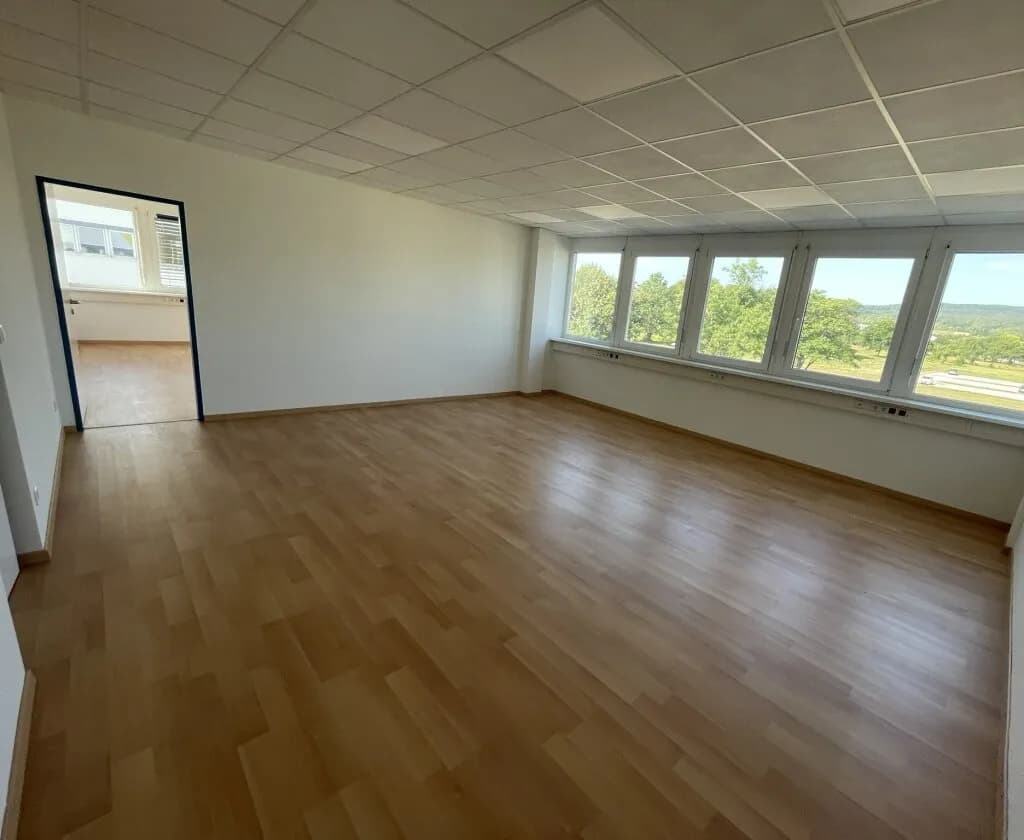 1-Zimmer-Gewerbeimmobilie mieten in Baden – 41 m², € 534 – Bild 3 von 9