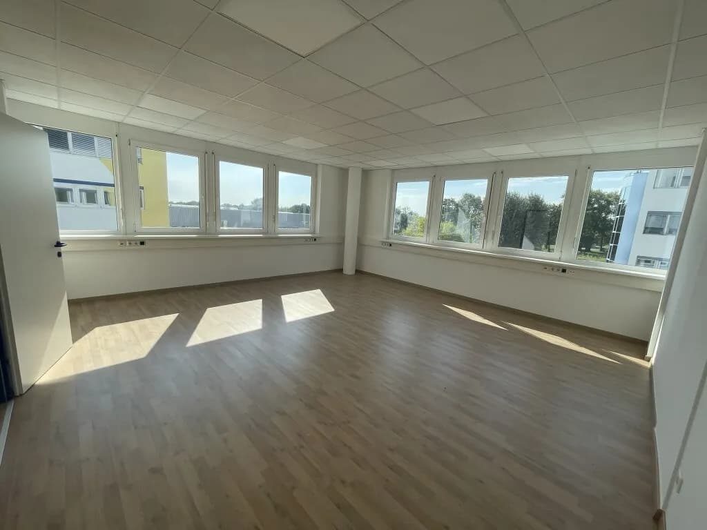 1-Zimmer-Gewerbeimmobilie mieten in Baden – 41 m², € 534 – Bild 8 von 9