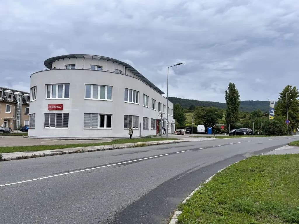 5-Zimmer-Gewerbeimmobilie mieten in Baden – 120 m², € 1.781 – Bild 1 von 17