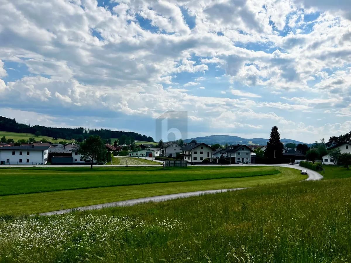Grundstück kaufen in Braunau am Inn – 900 m², € 299.500