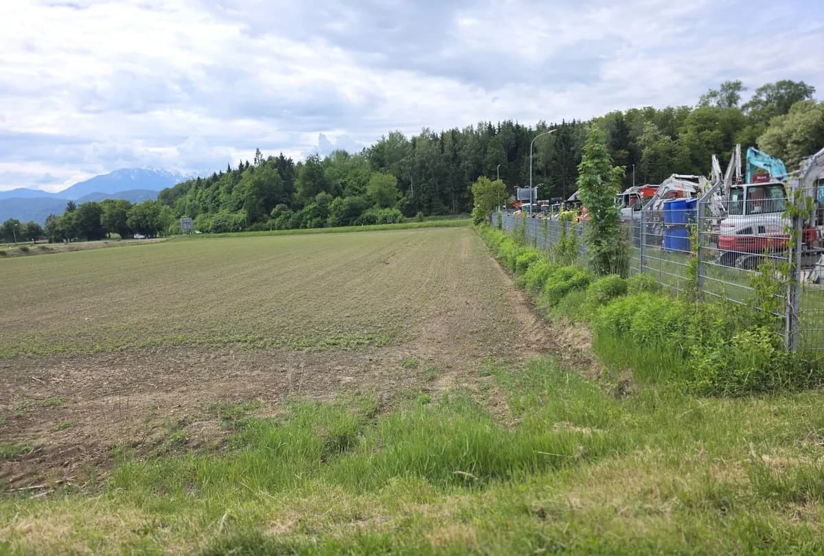 Grundstück kaufen in Klagenfurt – 12 854 m², € 2.377.990 – Bild 3 von 6