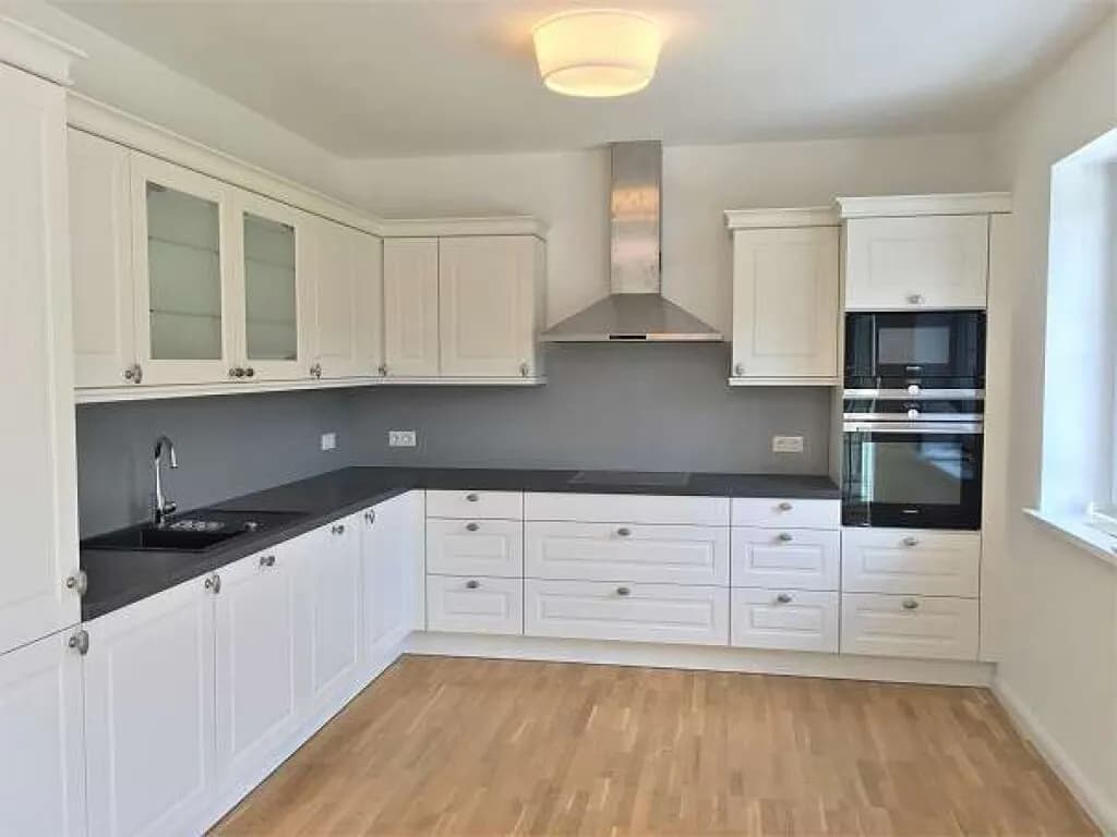 8-Zimmer-Gewerbeimmobilie mieten in Baden – 220 m², € 2.915 – Bild 11 von 47