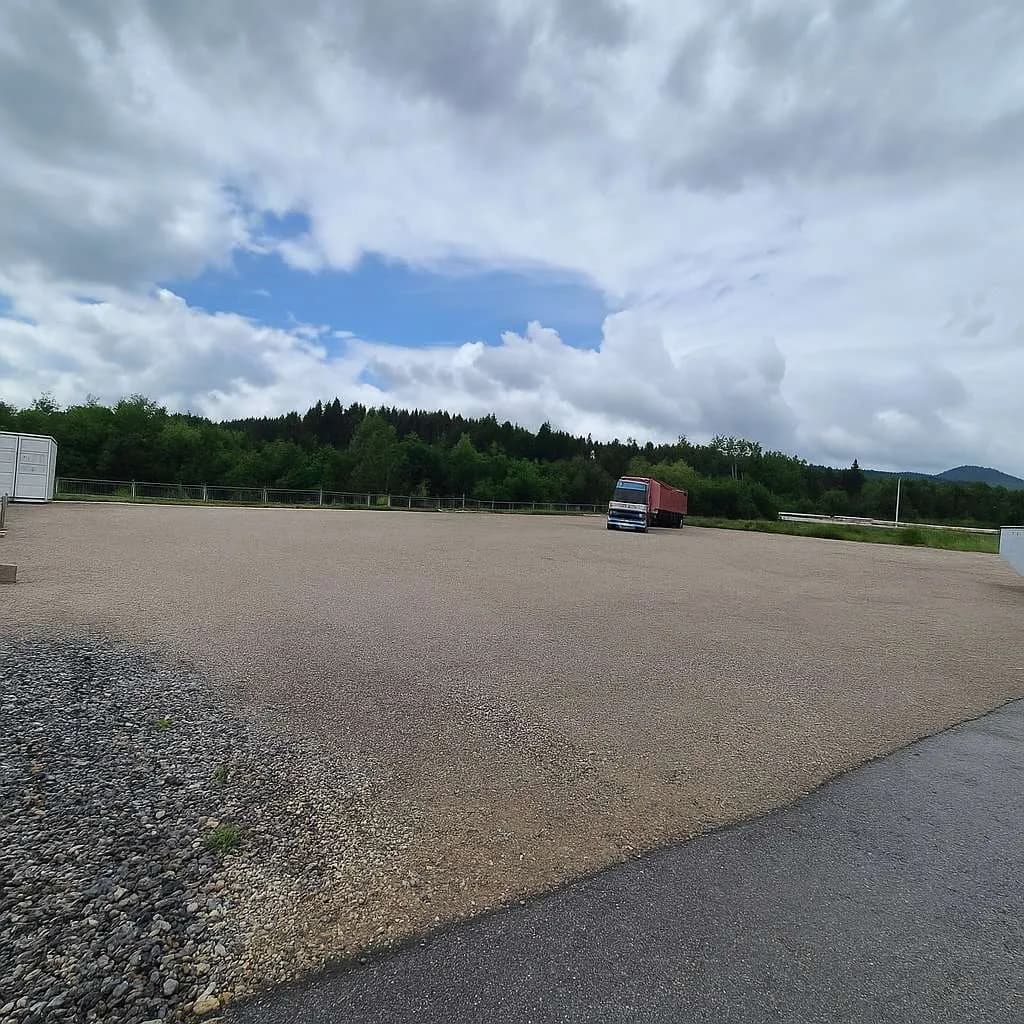 Immobilie mieten in Freistadt – 2 000 m², € 3.000
